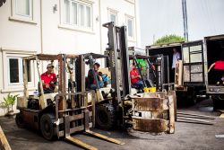 Đội xe nâng, xe cạp giấy